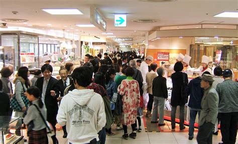 新宿 デパ地下 スイーツ ～甘さと文化の交差点～